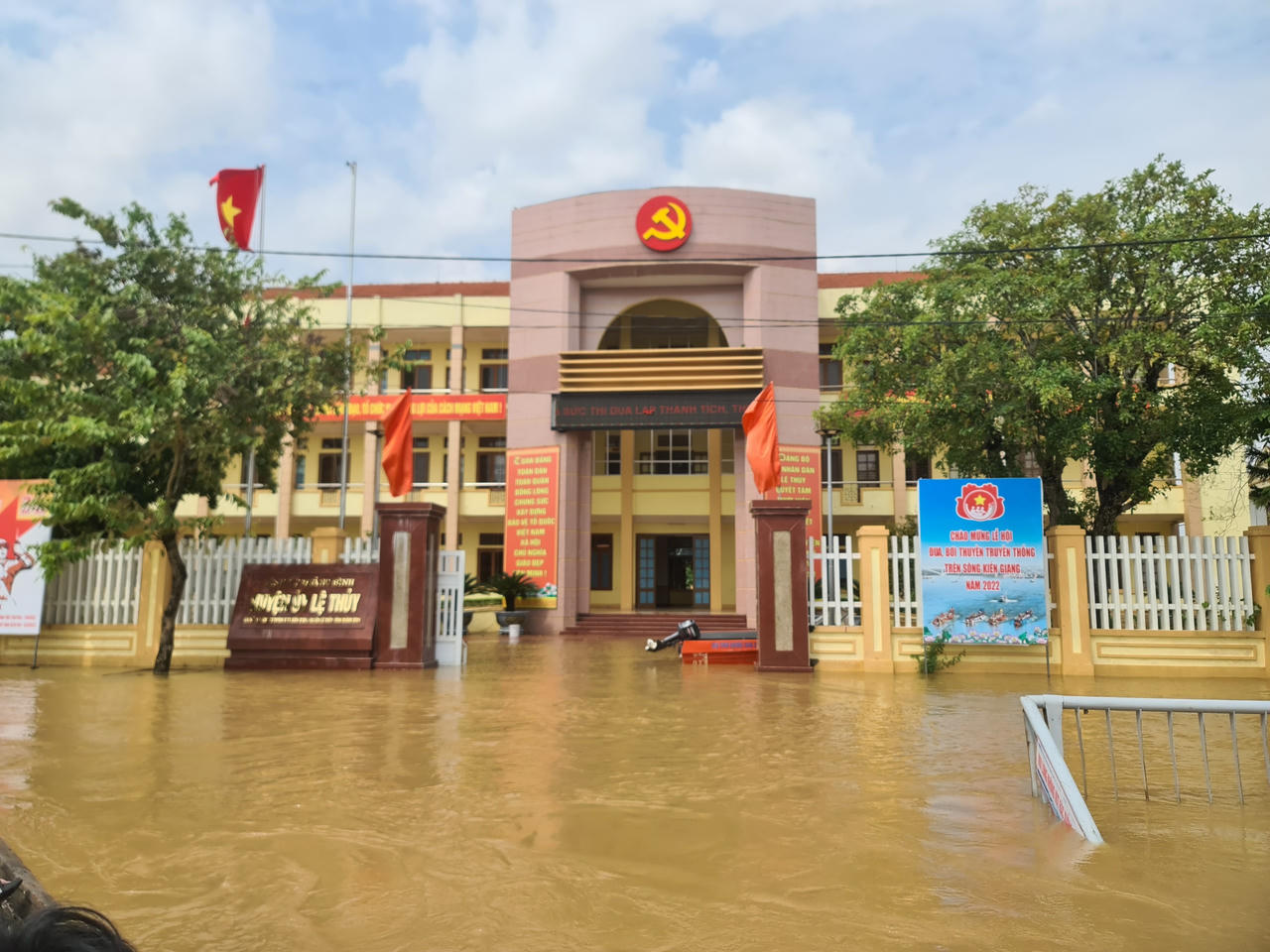 [Chùm ảnh] Tình hình lũ lụt từ Quảng Bình đến Quảng Ngãi