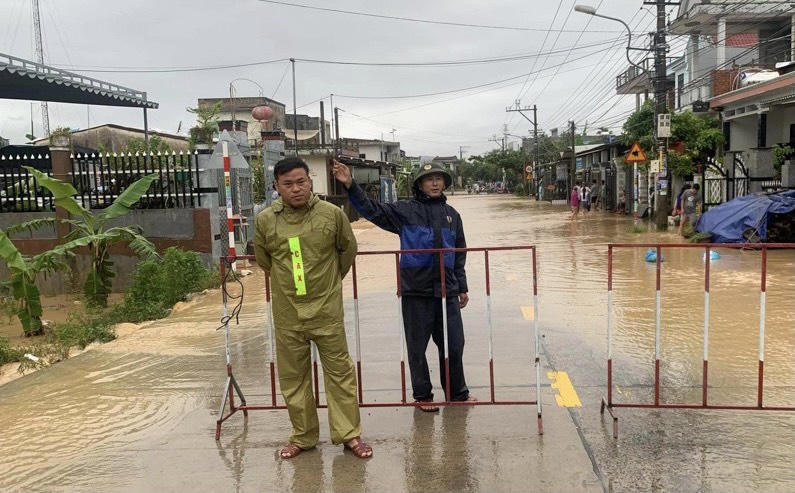 [Chùm ảnh] Tình hình lũ lụt từ Quảng Bình đến Quảng Ngãi