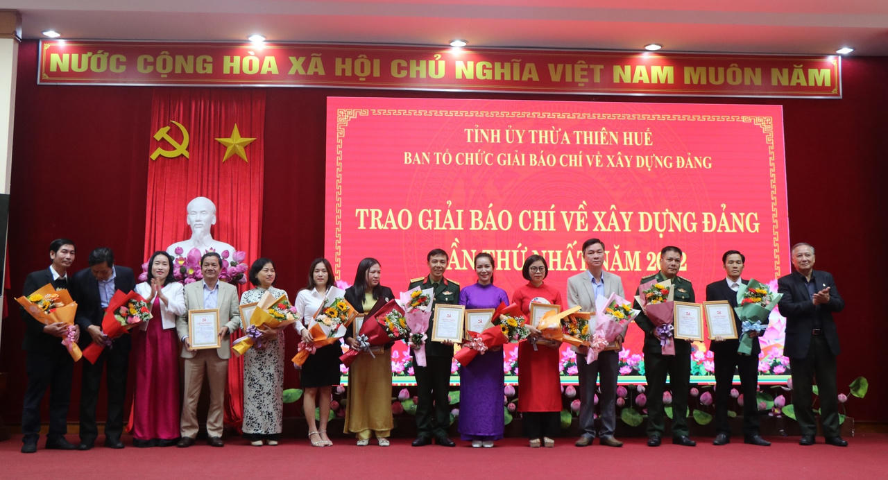 Báo Pháp luật Việt Nam đạt hai giải 'Búa liềm vàng' tỉnh Thừa Thiên Huế