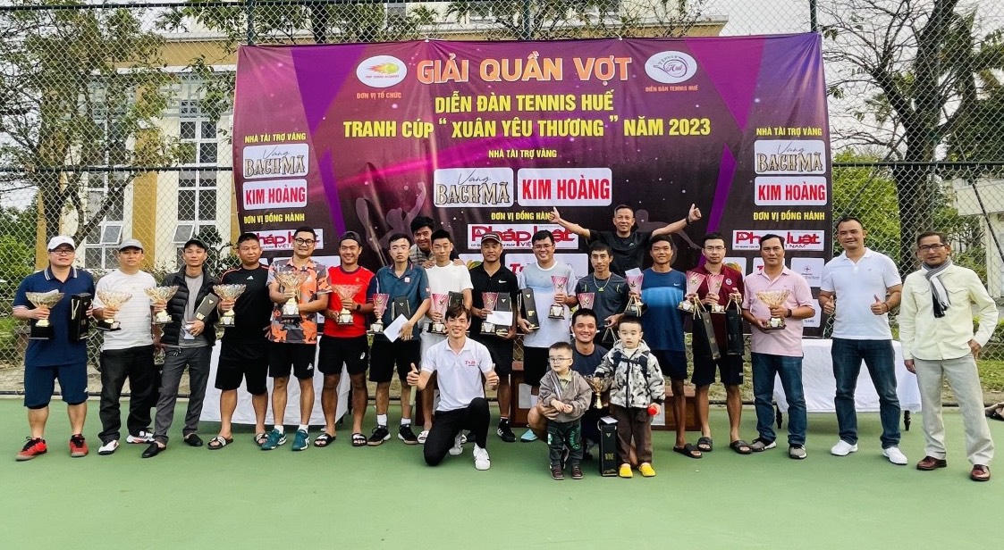 Báo Pháp luật Việt Nam đồng hành giải Tennis “Xuân yêu thương”