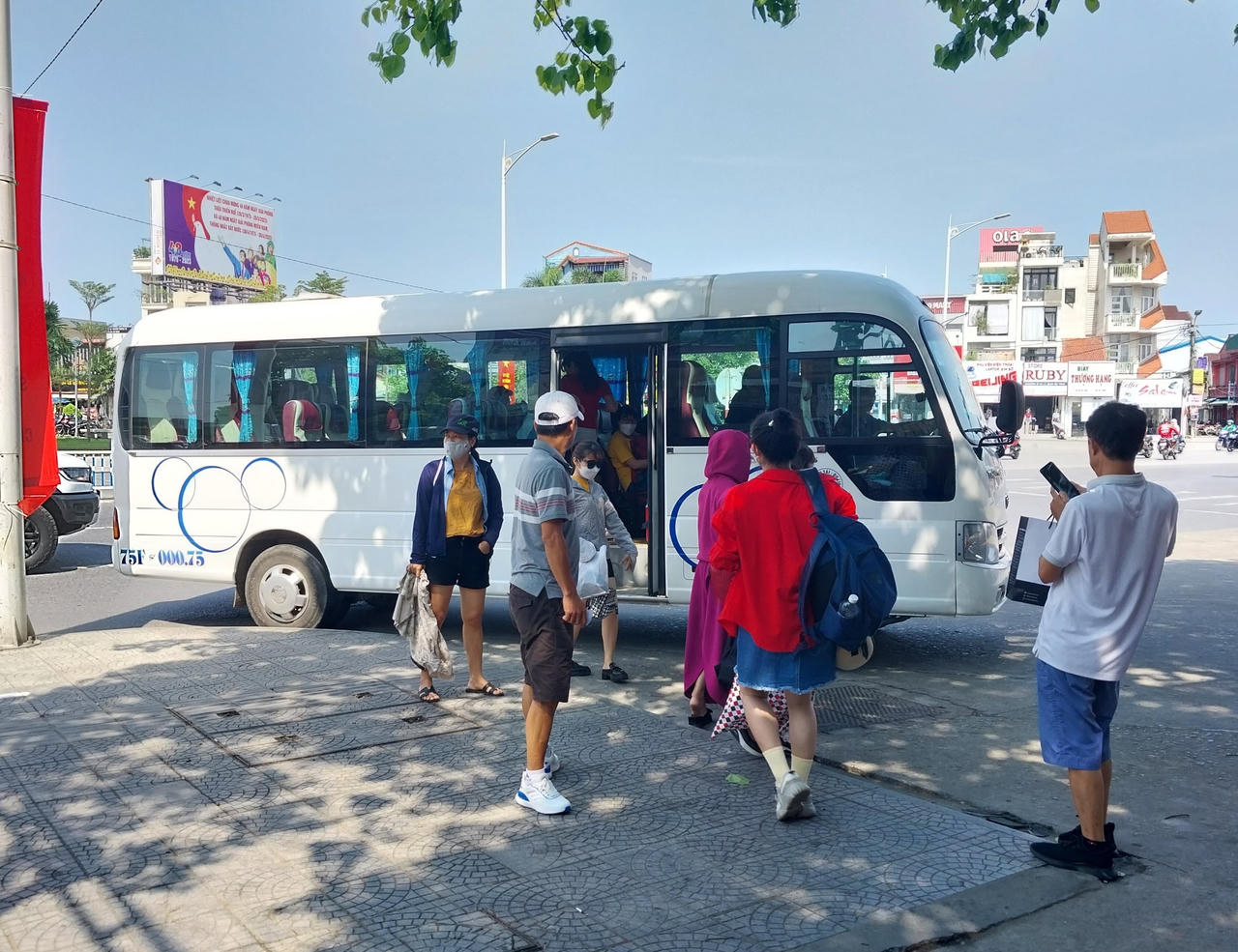 Thừa Thiên Huế: Trường tự ý cho học sinh nghỉ lễ để giáo viên đi biển