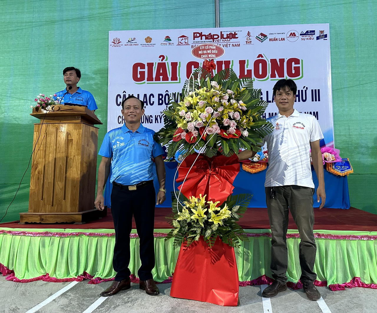 Văn phòng báo Pháp luật Việt Nam khu vực Bình Trị Thiên tổ chức giải cầu lông vui khoẻ lần thứ ba