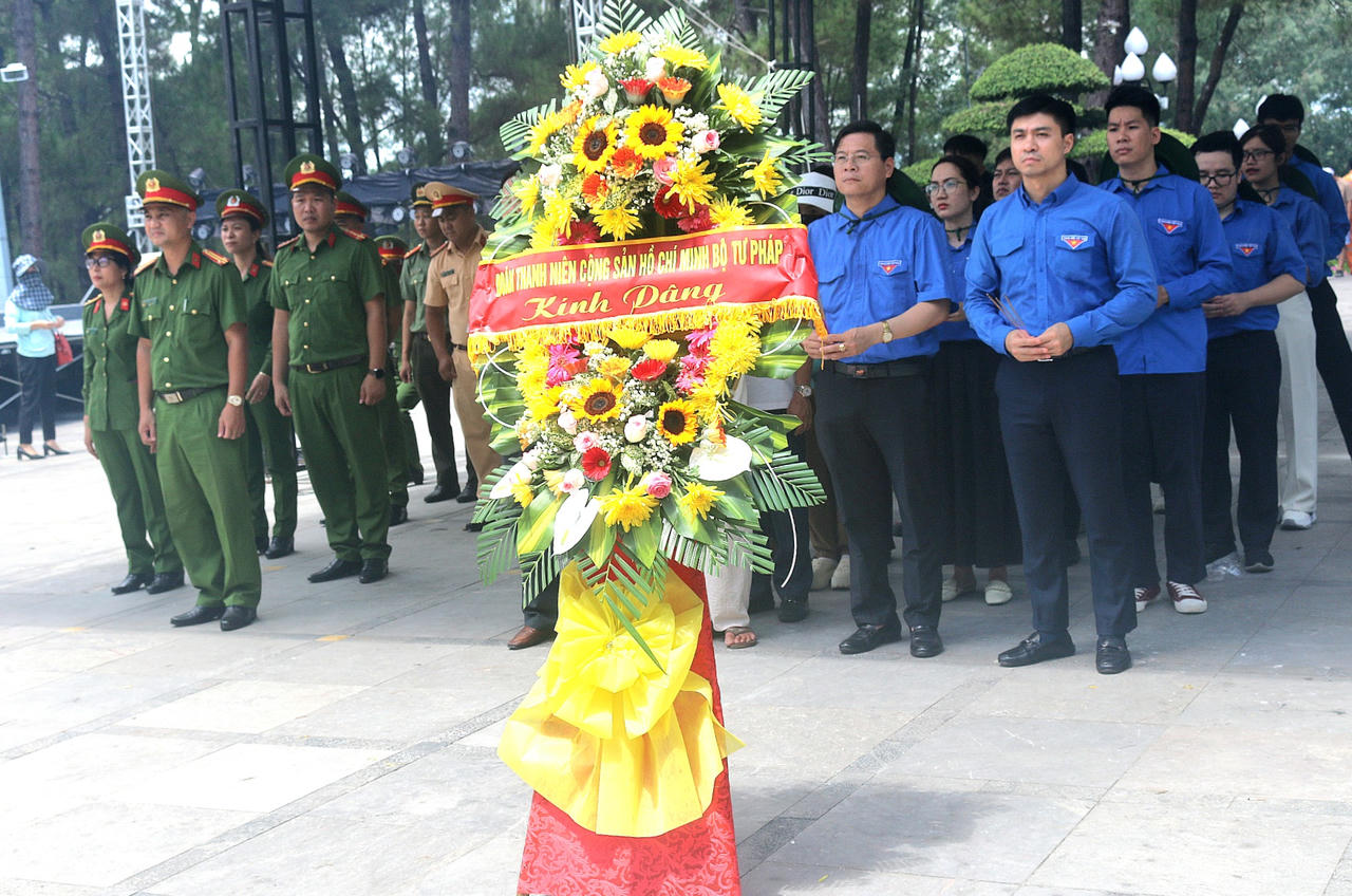 “Hành trình tri ân – hành trình tình nguyện” của Đoàn thanh niên Bộ Tư pháp tại miền Trung