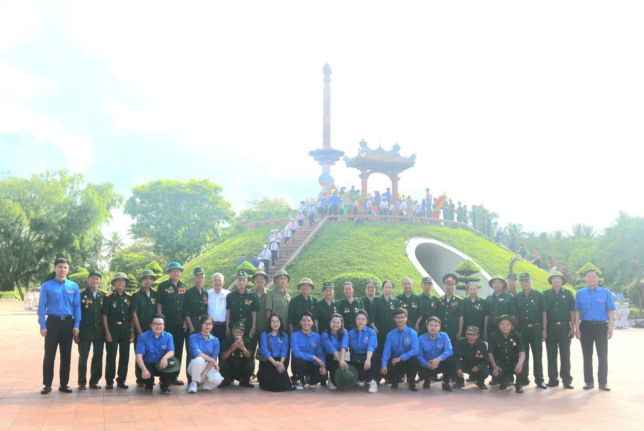 “Hành trình tri ân – hành trình tình nguyện” của Đoàn thanh niên Bộ Tư pháp tại miền Trung