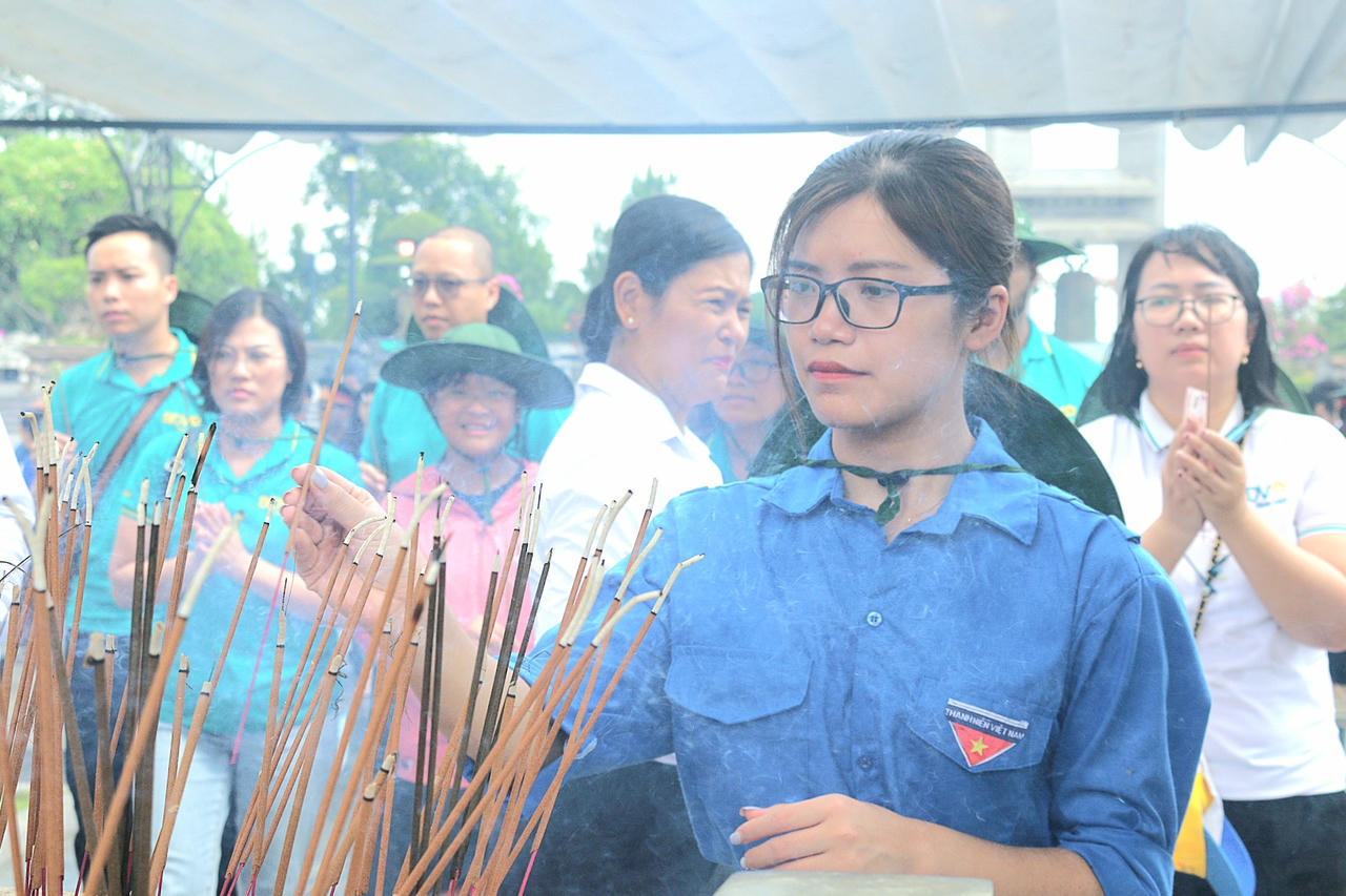 “Hành trình tri ân – hành trình tình nguyện” của Đoàn thanh niên Bộ Tư pháp tại miền Trung