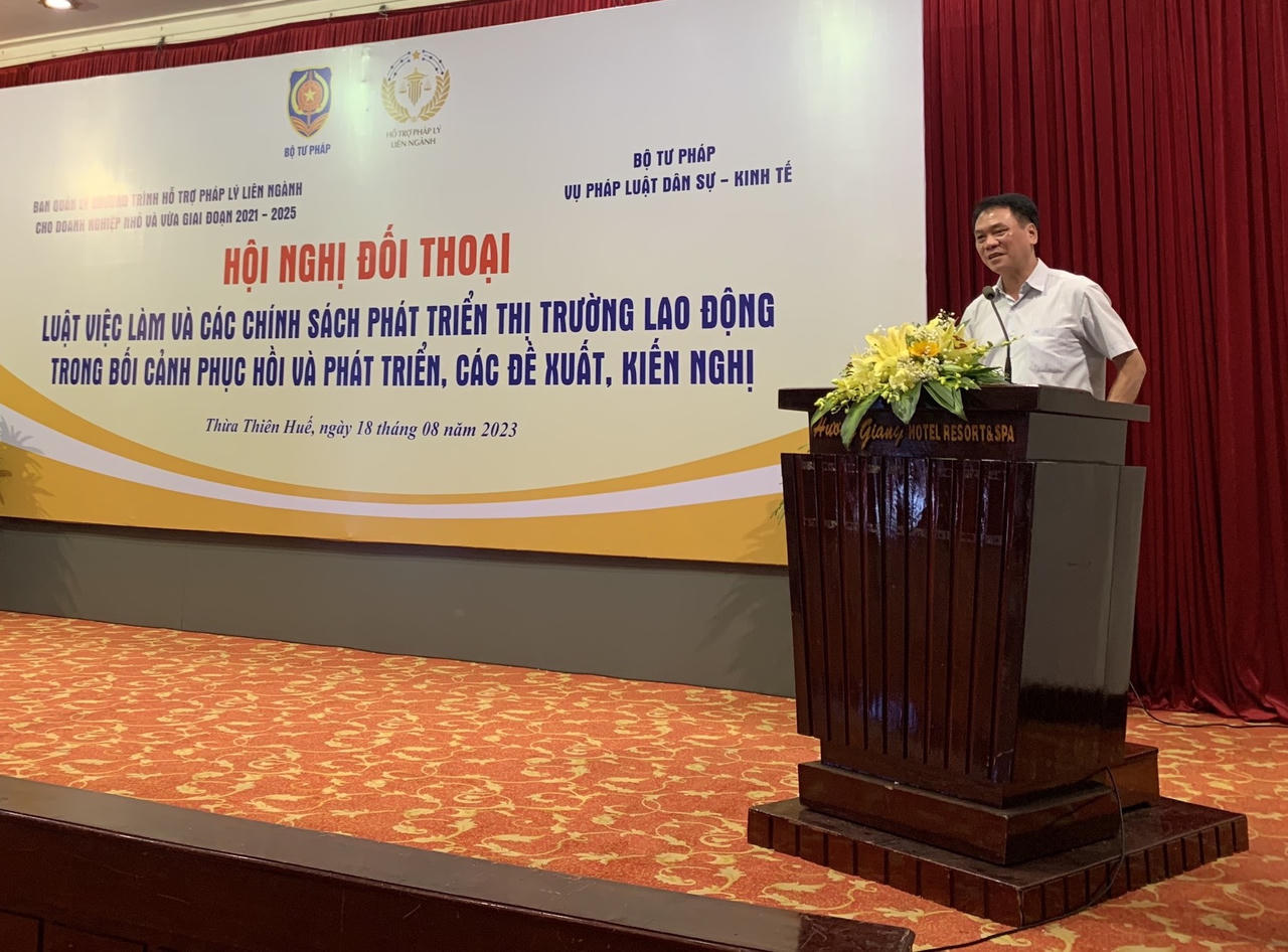 Đối thoại Luật Việc làm và các chính sách phát triển thị trường lao động