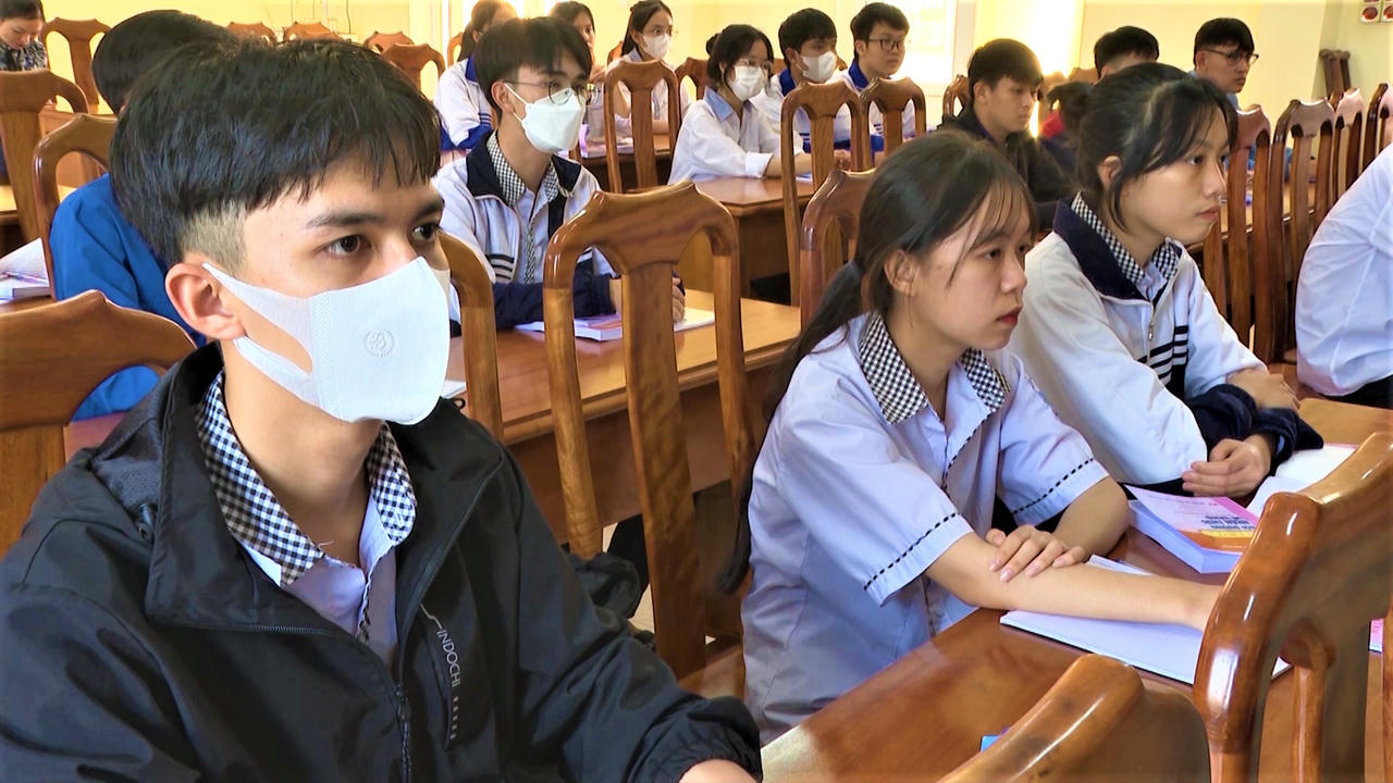 Phát triển Đảng trong học sinh tại Quảng Bình – Bài 4: Nhiệm vụ thường xuyên và lâu dài