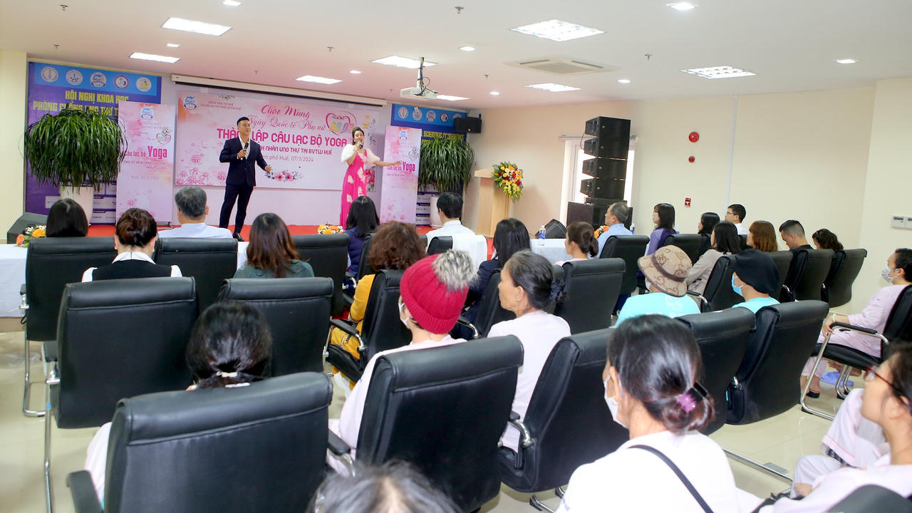 Thành lập câu lạc bộ Yoga cho bệnh nhân nữ ung thư tại bệnh viện Trung ương Huế