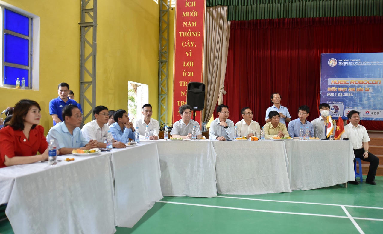 Sôi động cuộc thi Robocon đem 'Nước ngọt cho Đảo xa'