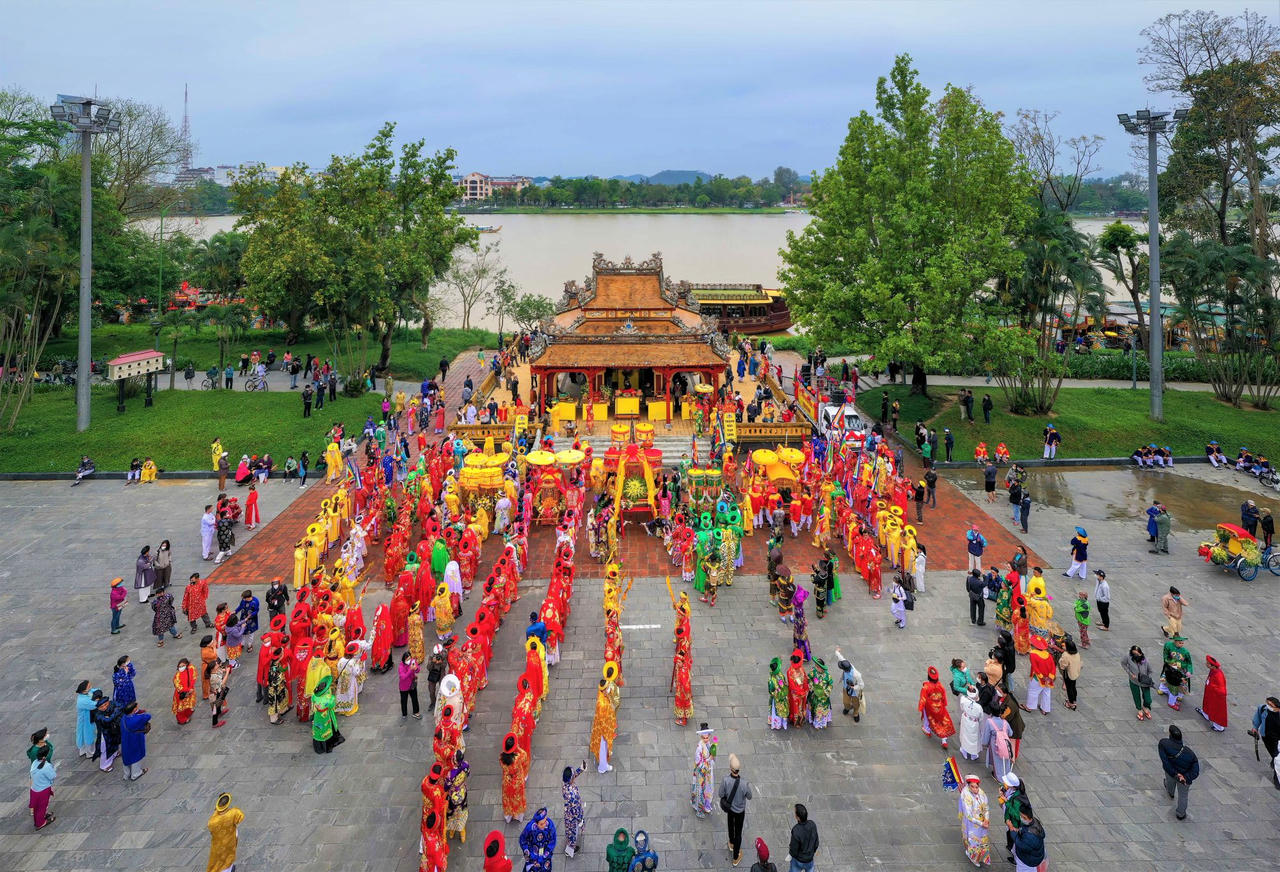  Festival Huế 2024: Lễ hội Điện Huệ Nam 2024 có gì hấp dẫn?