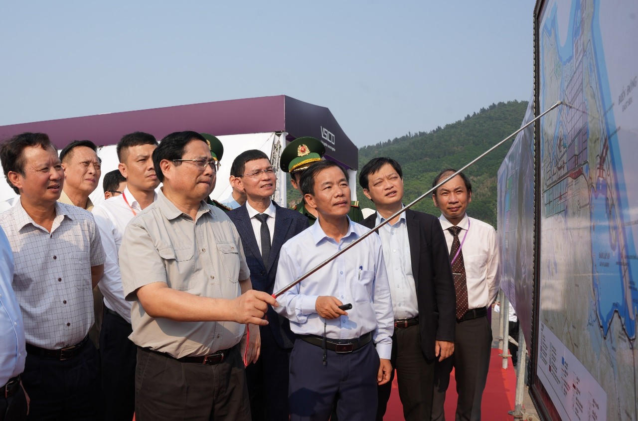 Thủ tướng Phạm Minh Chính dự lễ khởi công cảng Vsico và lễ khánh thành nhà máy điện rác Phú Sơn