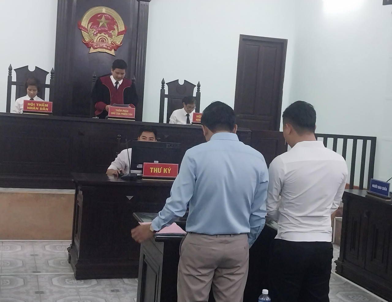 Đánh phóng viên gãy răng, chủ quán nhậu và nhân viên lãnh án