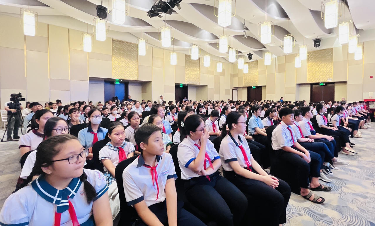 Trẻ em Thừa Thiên Huế gặp mặt, đối thoại với lãnh đạo tỉnh