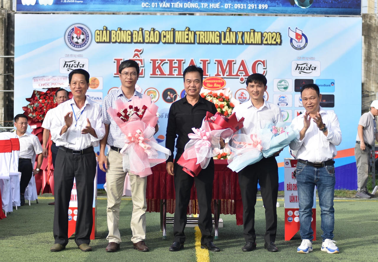 Khai mạc giải bóng đá báo chí miền Trung lần thứ 10 