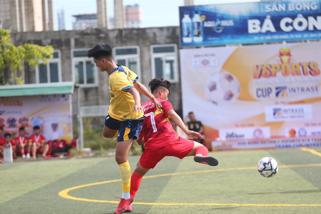 U18 Chiến Back Hậu Lộc (Thanh Hoá) vượt qua hơn 200 đội bóng để vô địch Giải U18 Vsport cup Intrase