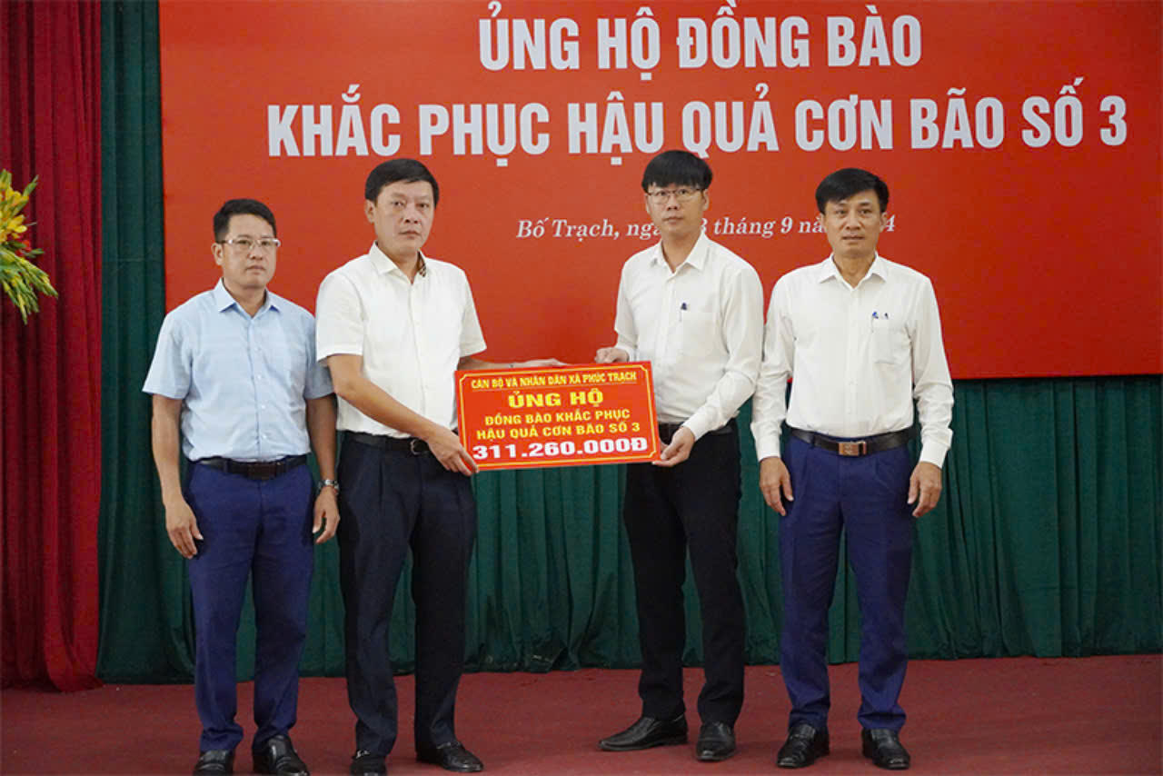 Cụ bà 102 tuổi mang tiền tiết kiệm ủng hộ đồng bào vùng bão, lũ miền Bắc