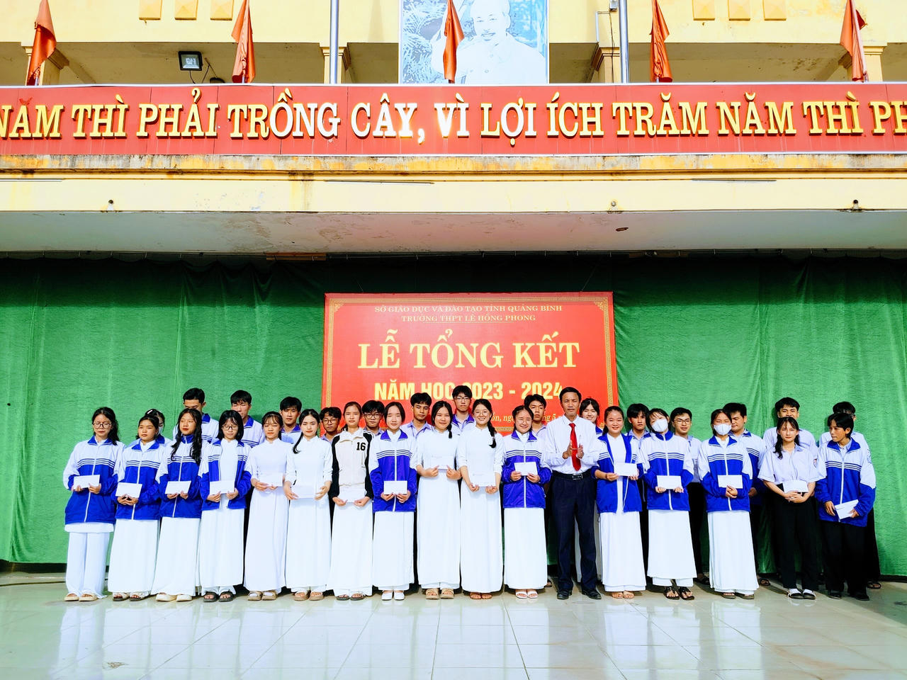 Quảng Bình: Trường THPT Lê Hồng Phong khẳng định vị thế tốp đầu