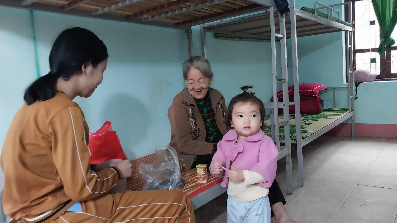 Nước ở thượng nguồn đổ về, giao thông nhiều nơi ở Quảng Bình bị chia cắt