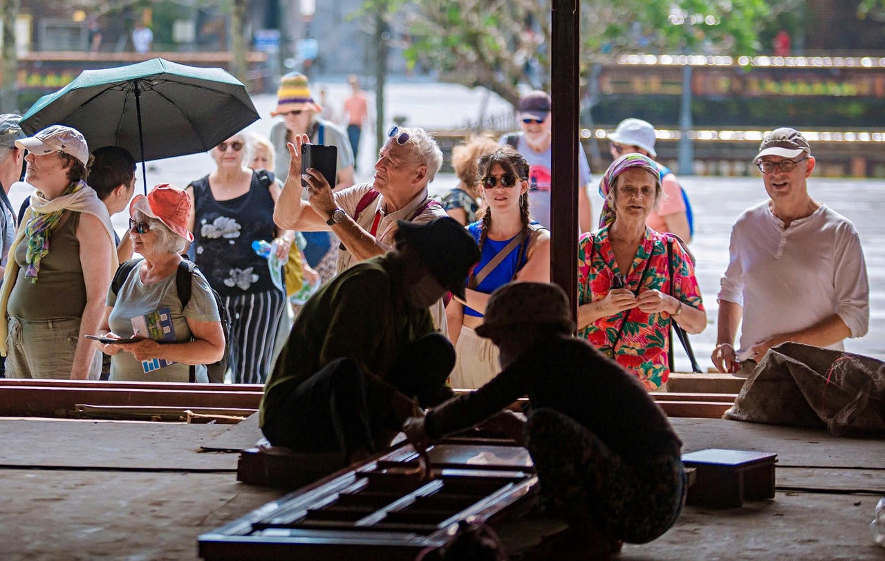 Khen thưởng hàng chục nghệ nhân, thợ lành nghề có nhiều đóng góp trong trùng tu điện Thái Hòa