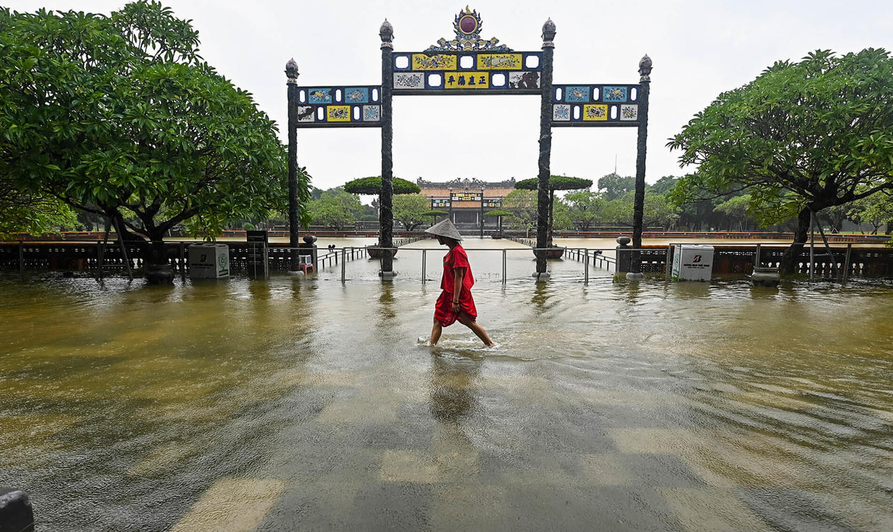 Bảo vệ di tích Cố đô Huế trong mùa mưa bão