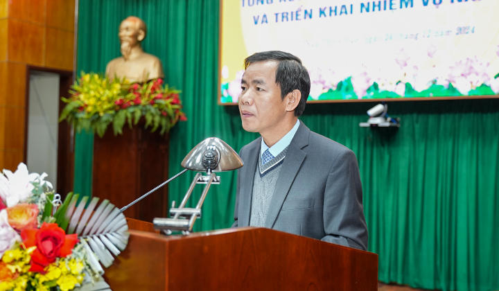 Phóng viên báo Pháp luật Việt Nam đoạt giải “Búa liềm vàng” tỉnh Thừa Thiên Huế, nhận giấy khen của Ban tuyên giáo Tỉnh uỷ