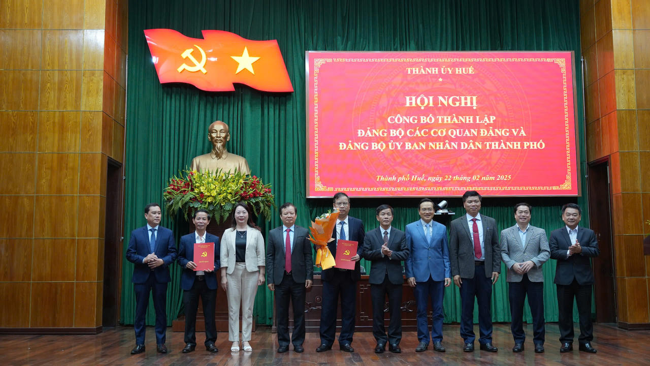 Đảng bộ TP Huế công bố các Quyết định tổ chức bộ máy và công tác nhân sự