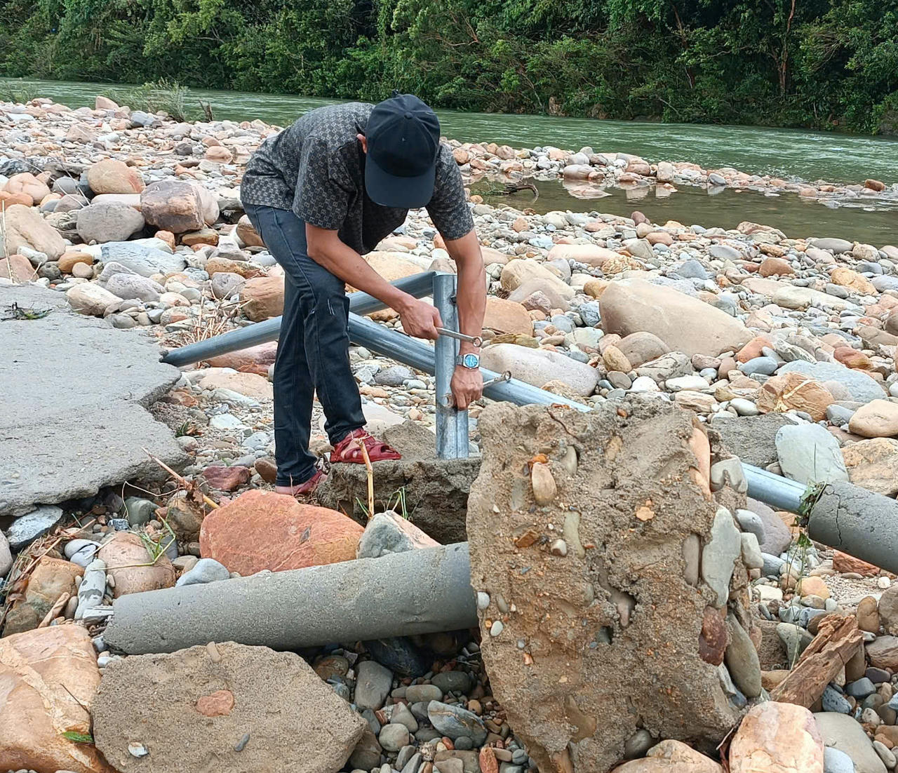 Mưa lũ bất ngờ cuốn trôi hàng loạt lán trại du lịch tại thượng nguồn sông Ô Lâu