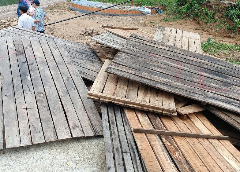 Mưa lũ bất ngờ cuốn trôi hàng loạt lán trại du lịch tại thượng nguồn sông Ô Lâu