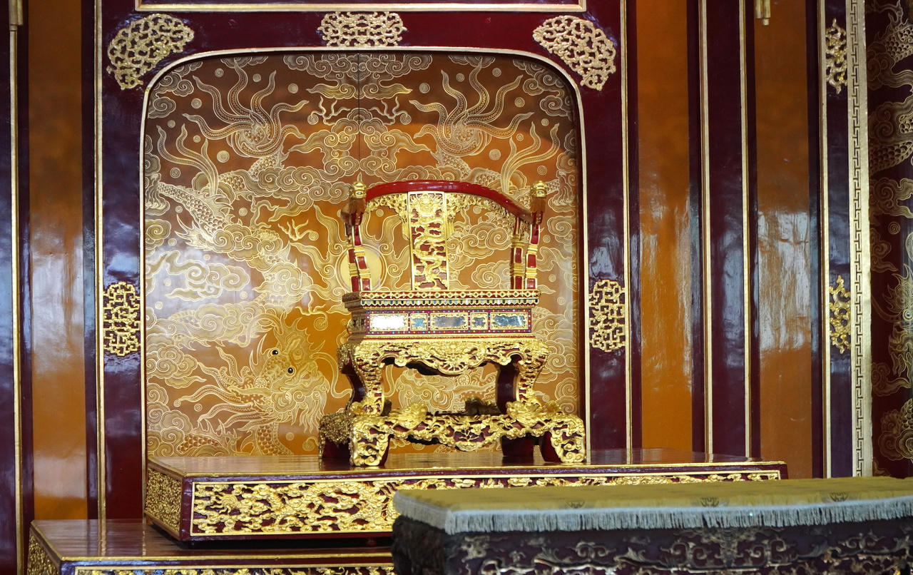 Lãnh đạo thành phố Huế kiểm tra công tác bảo tồn sau vụ ngai vàng bị hư hại