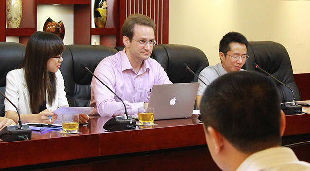 Các quỹ đầu tư nước ngoài tiếp xúc với FLC