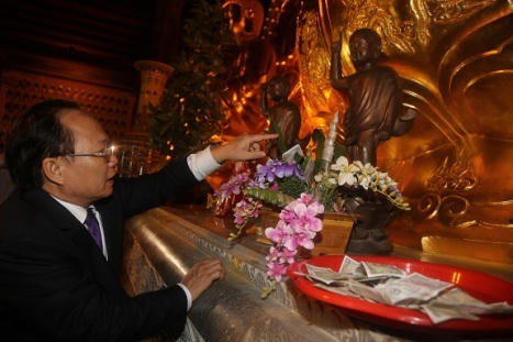 Bộ trưởng Văn hóa “vi hành” lễ hội 