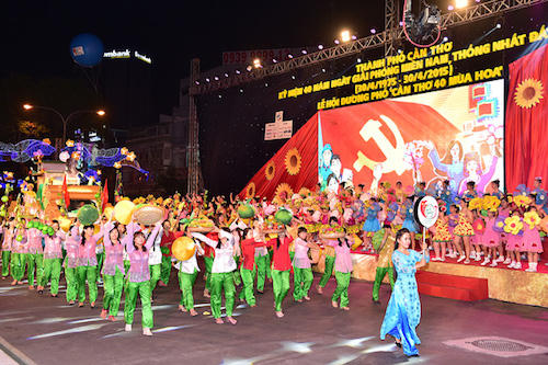 Phát huy mạnh mẽ hơn nữa tinh thần đại thắng mùa Xuân năm 1975