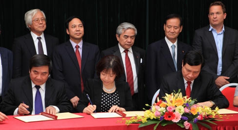 Ứng dụng công nghệ cao, hỗ trợ nông dân xuất khẩu 100.000 tấn vải thiều