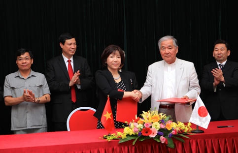 Ứng dụng công nghệ cao, hỗ trợ nông dân xuất khẩu 100.000 tấn vải thiều