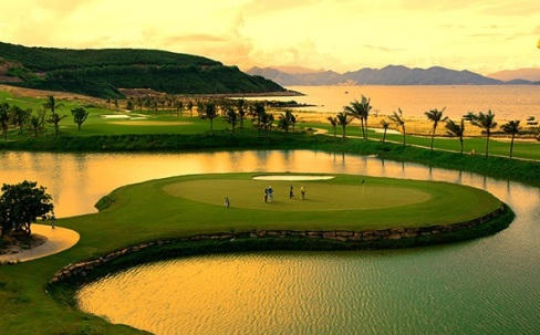 Mua biệt thự Vinhomes Riverside, nhận thẻ golf 25 năm và kỳ nghỉ dưỡng 450 triệu đồng