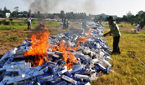An Giang tiêu hủy hơn 500.000 gói thuốc lá nhập lậu
