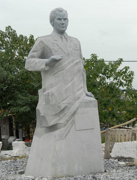 Chuyện xây dựng tượng đài Anh hùng Gherman Titov ở Vịnh Hạ Long