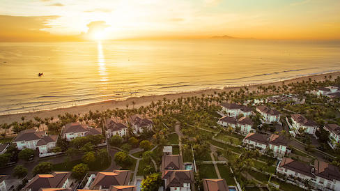 Mua biệt thự sát biển, nhận chuyến du lịch Châu Âu