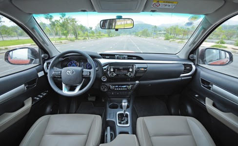 Toyota Việt Nam ưu đãi đặc biệt cho khách hàng mua xe Hilux 