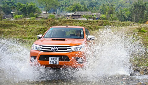 Toyota Việt Nam ưu đãi đặc biệt cho khách hàng mua xe Hilux 