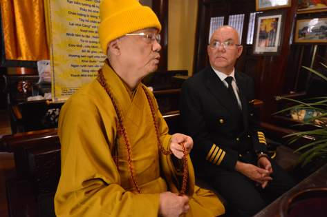 Cơ trưởng Vietjet phóng sinh chim, cá tiễn ông Táo về trời