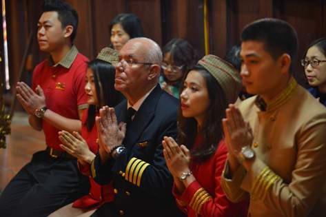 Cơ trưởng Vietjet phóng sinh chim, cá tiễn ông Táo về trời