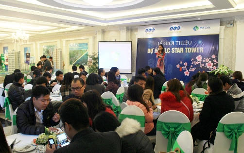 Khách hàng chen chân tìm hiểu dự án “hot” trung tâm quận Hà Đông