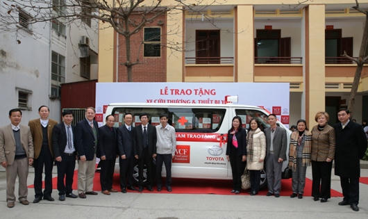 Toyota Việt Nam tặng xe cứu thương & thiết bị y tế cho bệnh viện tỉnh Hà Giang