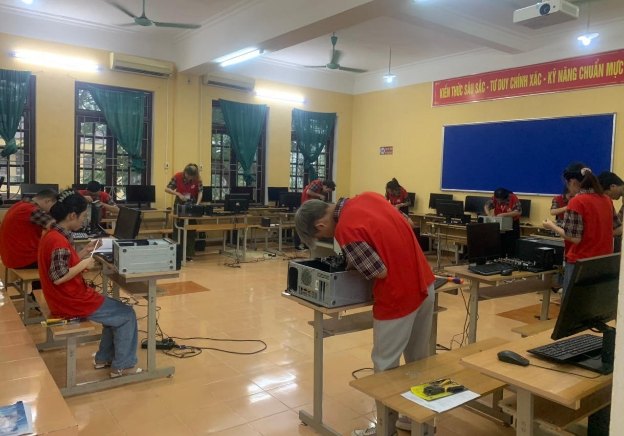 Giải pháp phát triển nguồn nhân lực chất lượng cao tại Hoà Bình