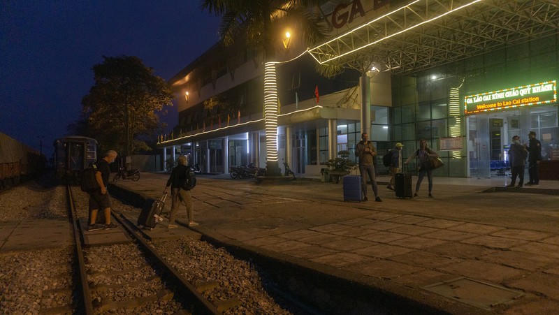 Lào Cai triển khai quy định đeo khẩu trang tại nơi công cộng