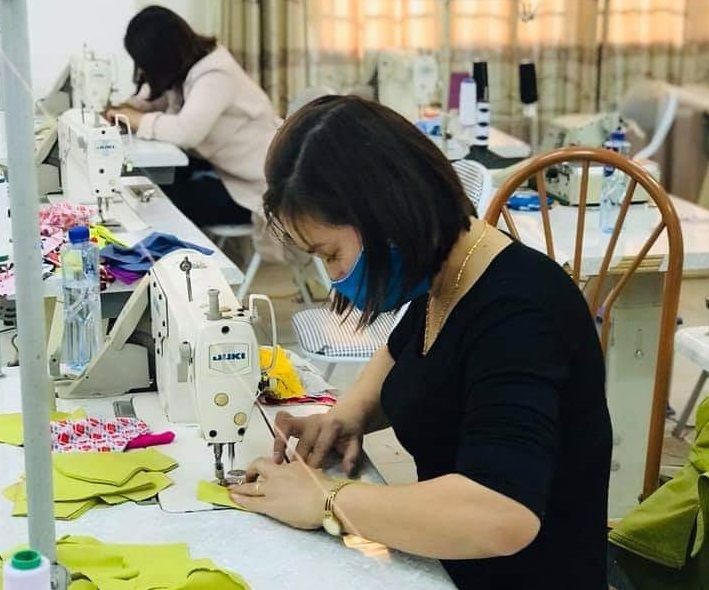 Phụ nữ tỉnh Lai Châu phát miễn phí hơn 18.600 khẩu trang phòng, chống dịch Covid-19.
