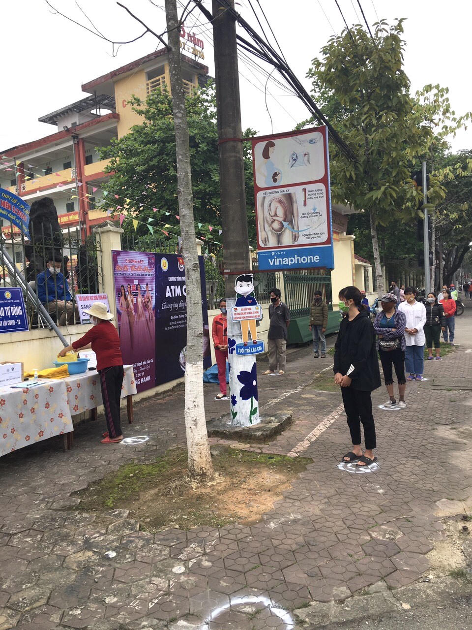 Lào Cai vận hành ATM gạo miễn phí