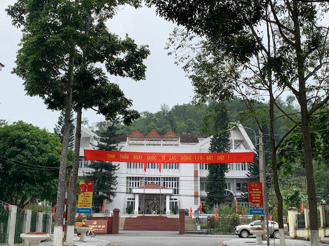 Lào Cai rợp mầu cờ Tổ quốc ngày 30/4