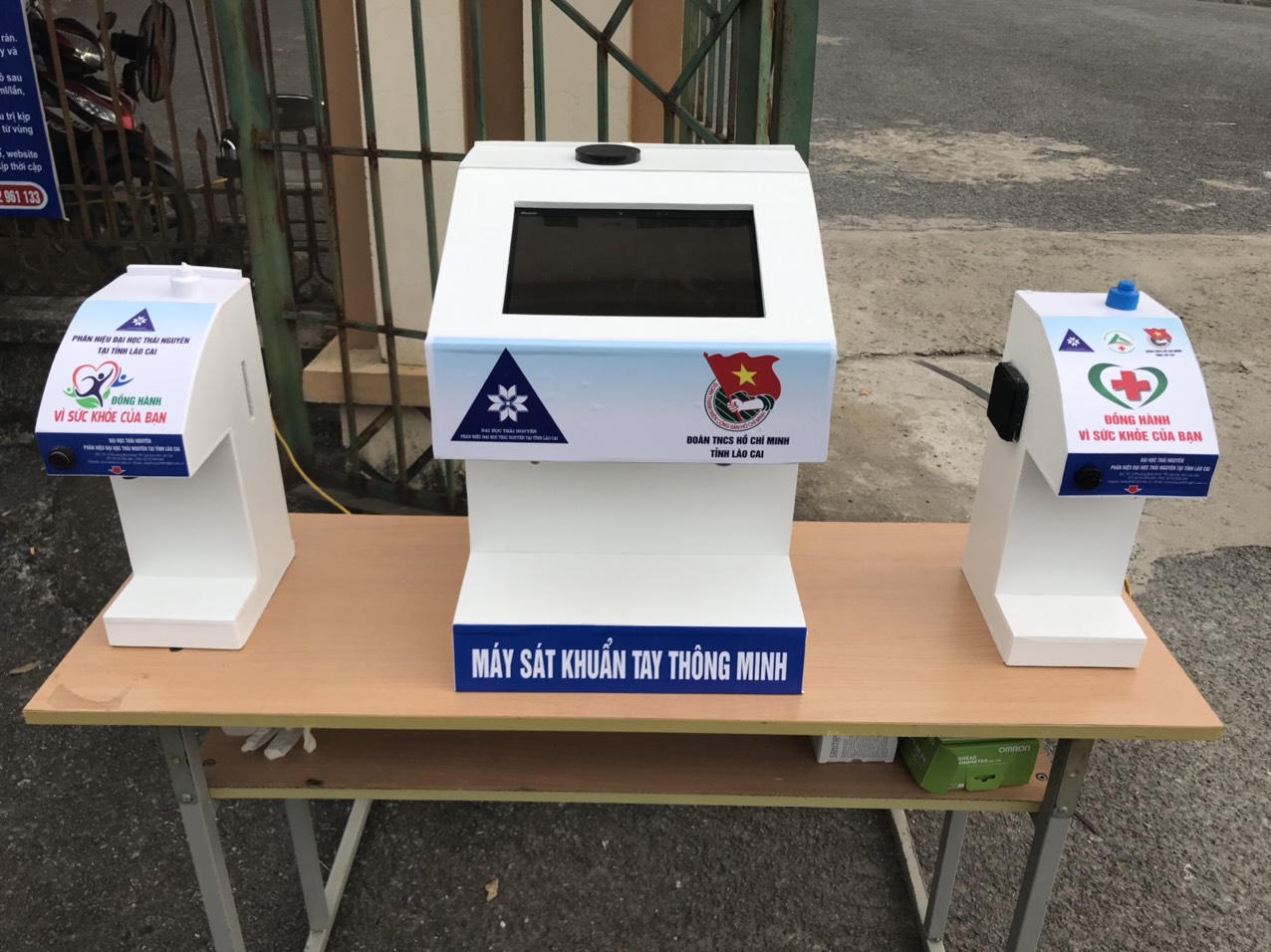 Máy sát khuẩn thông minh có tính năng điều khiển bằng giọng nói